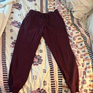 On the fly jogger sz 6 cassis luxtreme